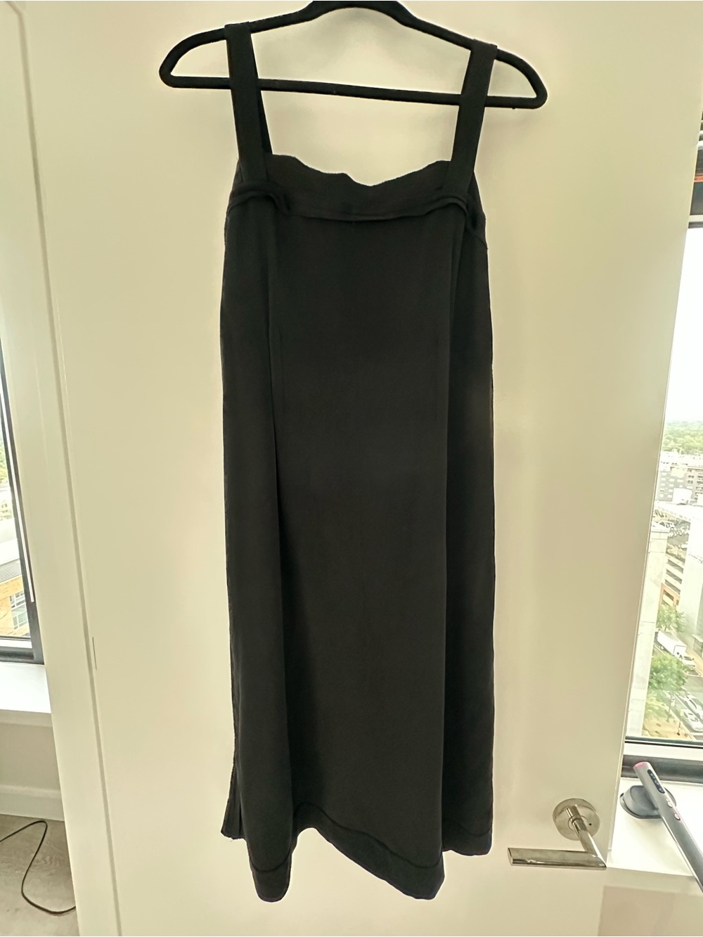 Vera Wang Classic Black Sleeveless Midi Dress